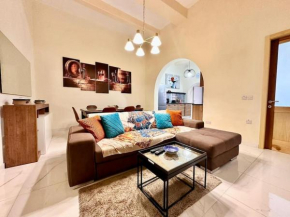 Charming Townhouse with Rooftop